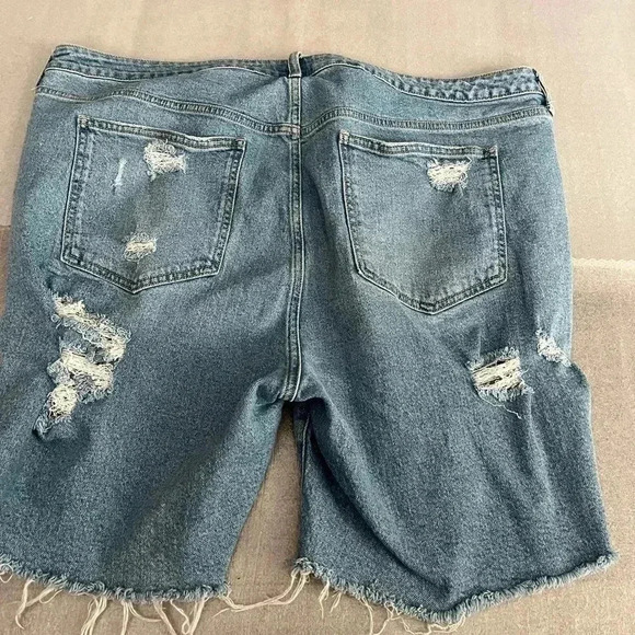 [20]Torrid  Button fly distressed Bermuda Jean Shorts - Picture 6 of 7